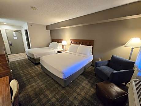 Queen Room with Two Queen Beds - Non-Smoking/Pet-Friendly