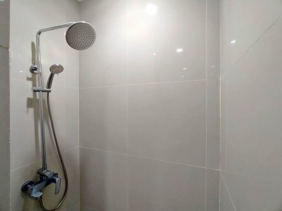 Urbanview Wisma Wirasatya Akpol Semarang by RedDoorz