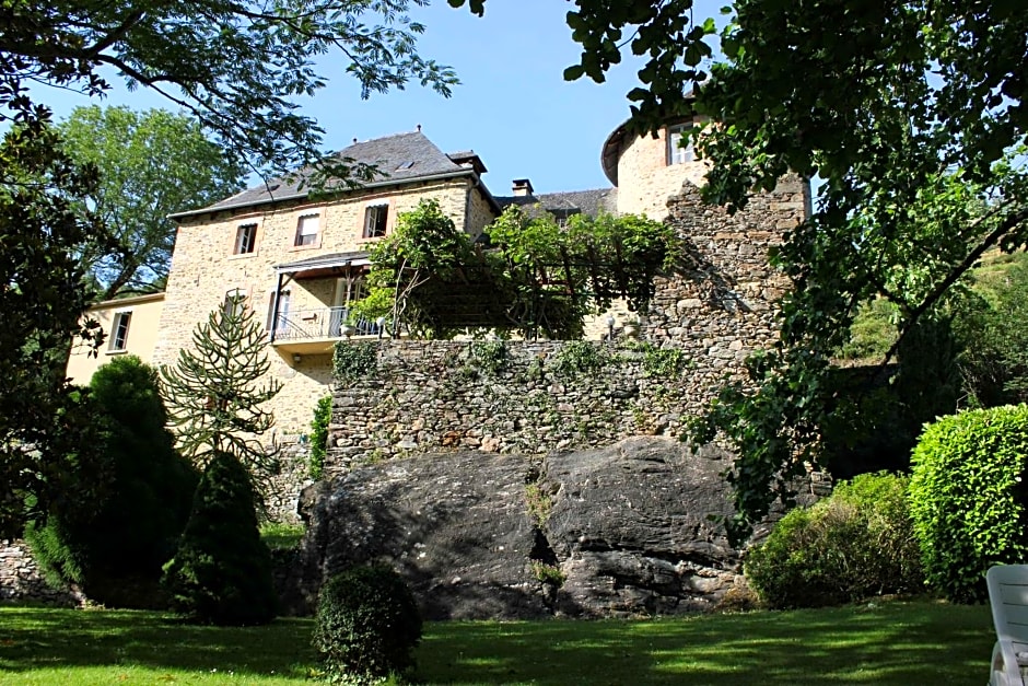 Le Manoir des Pélies Gîte et Chambres d'hôtes de charme à 7kms de Conques Spa, Piscine, Rivière, Thermes de Cransac