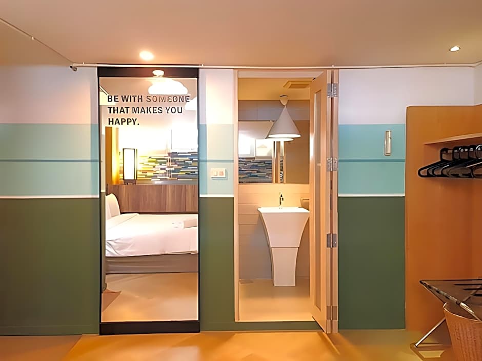 Somewhere to Escape - Hometel