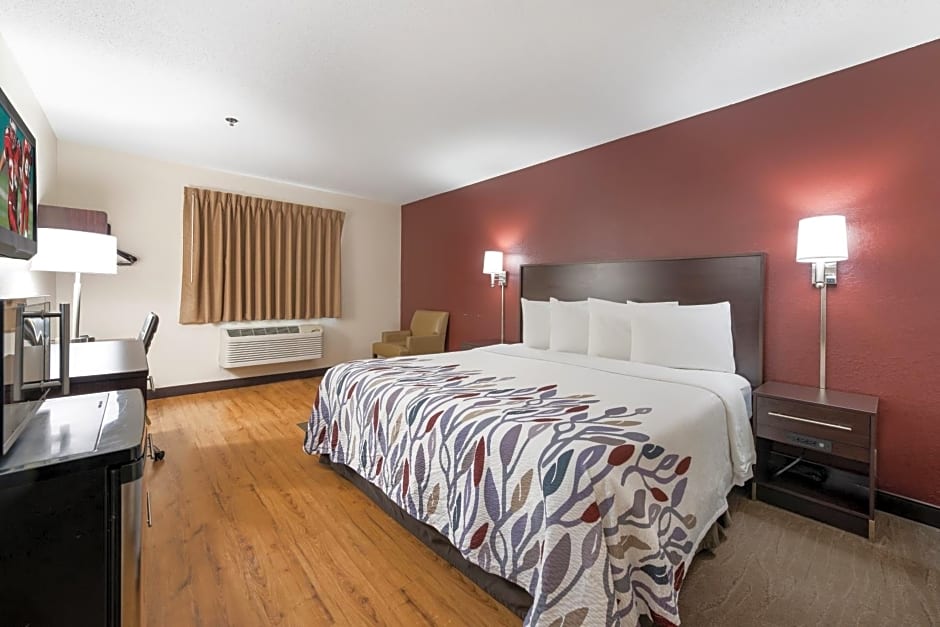 Red Roof Inn Auburn