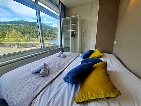Apartment Comfort with Magic View on the Lake