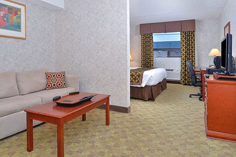 Lexington Inn & Suites-Windsor