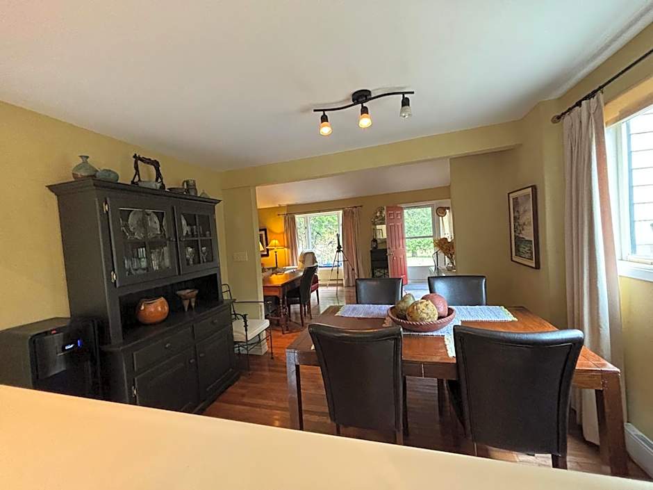 The Louise - Artistic Haven by the Beach