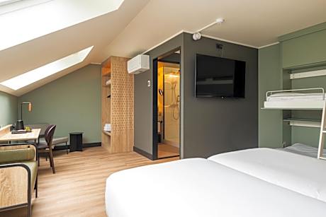 Standard Room - 1 Queen Bed 2 Bunk Beds