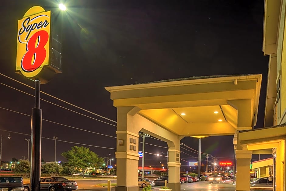 Super 8 by Wyndham Oklahoma Airport Fairgrounds West