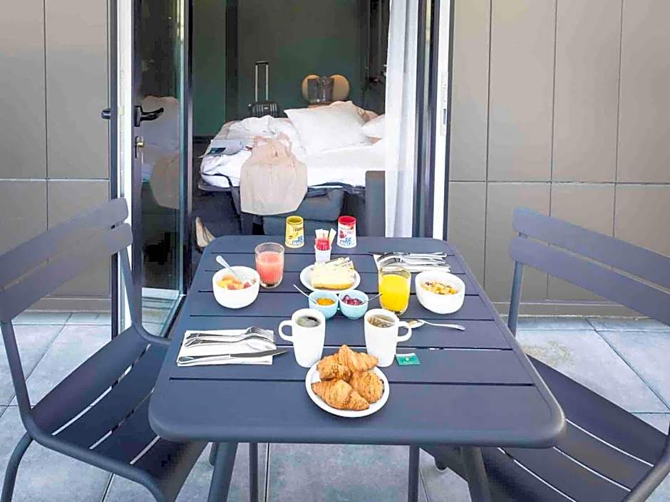 Tribe Paris La Defense Esplanade