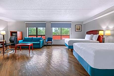 Studio Suite with Two Double Beds - Non-Smoking