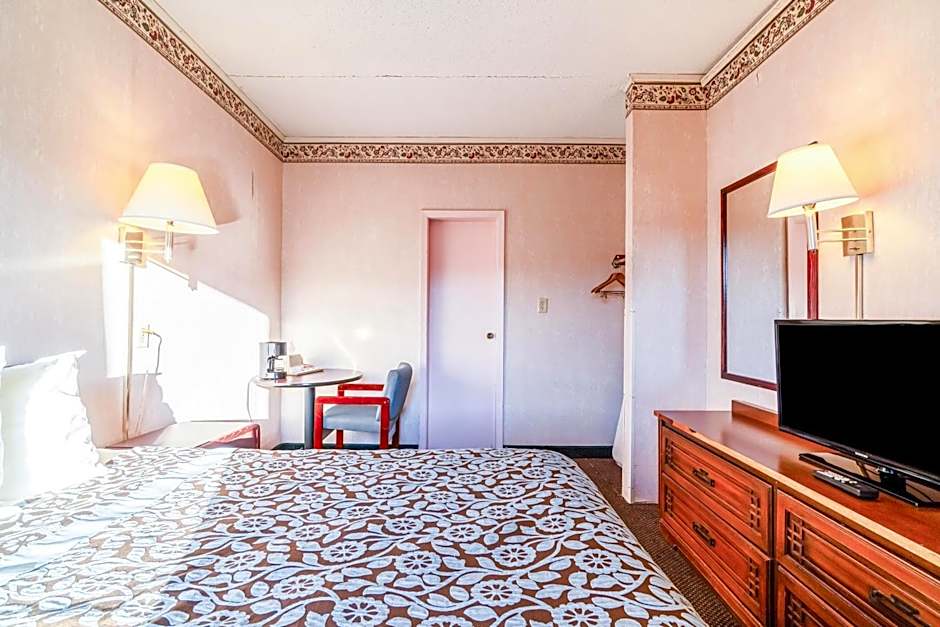 Ozark Junction mountain view by OYO