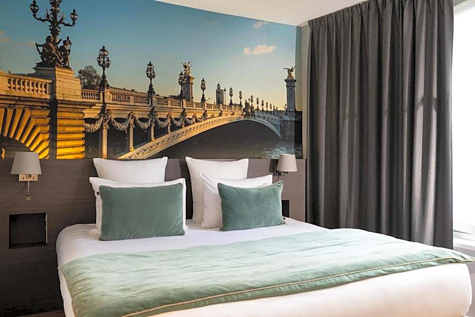 Midnight Hotel Paris