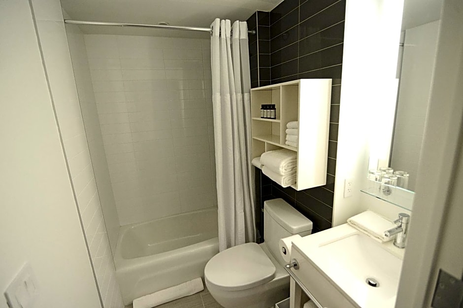Edge Hotel Washington Heights