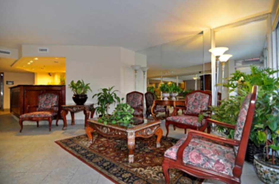 Gold Leaf Hotel of Dewey