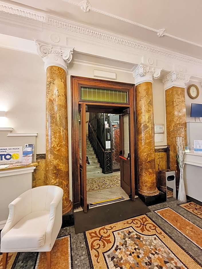 Green Class Hotel Astoria