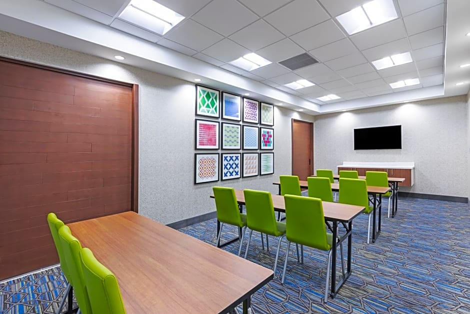 Holiday Inn Express And Suites Parsons By IHG