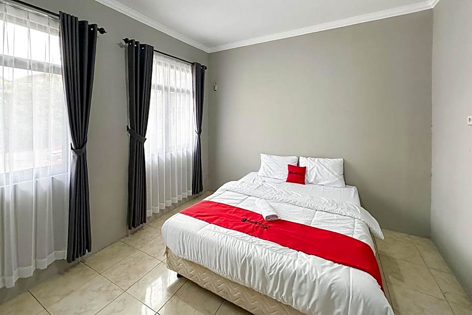 RedDoorz near Maulana Yusuf Stadium Serang