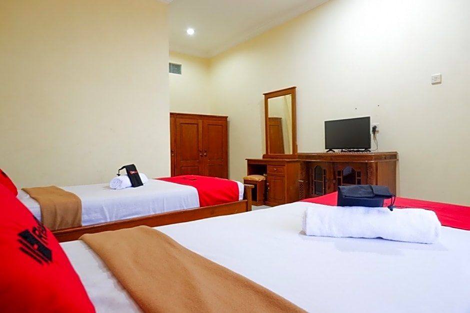 RedDoorz Plus near Stadion Wijaya Kusuma