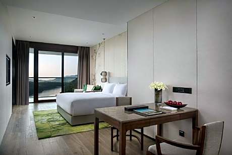 Suite with Lake View