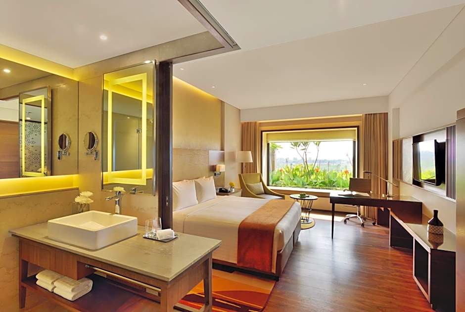 Photo 1 of 4 of Deluxe 1 King Bed, Garden View