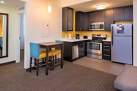 Studio, 1 King Bed with Sofa bed (Mobility Accessible, Roll-In Shower)