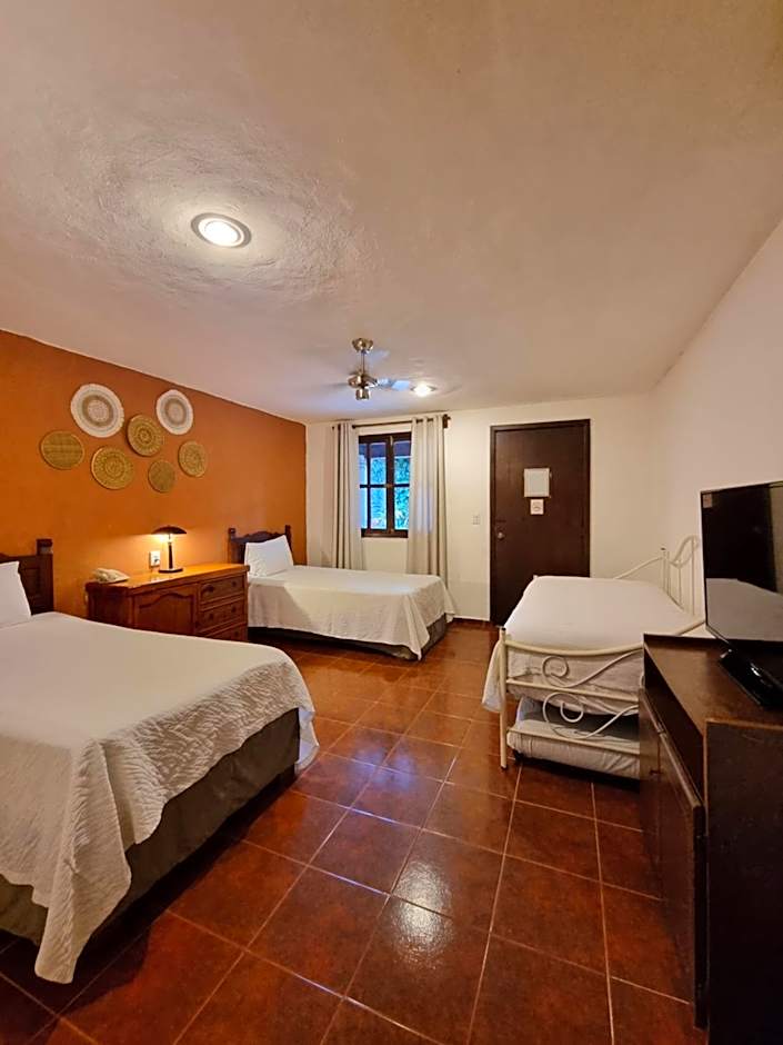 Hotel Holly