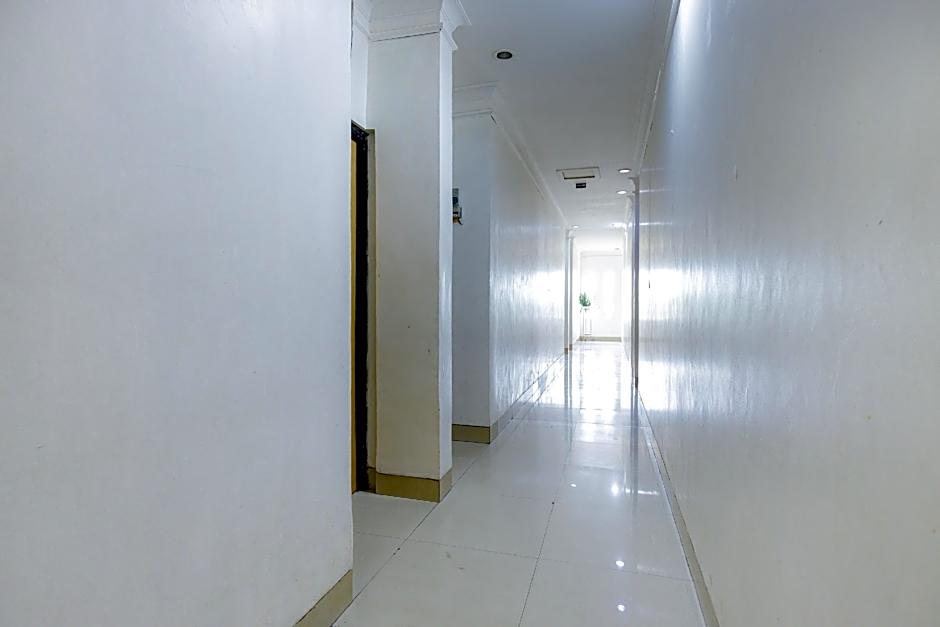 Urbanview SRB Near Mall Ciputra Cibubur