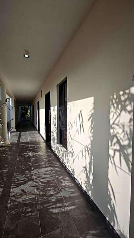 Hotel & Hostal 230