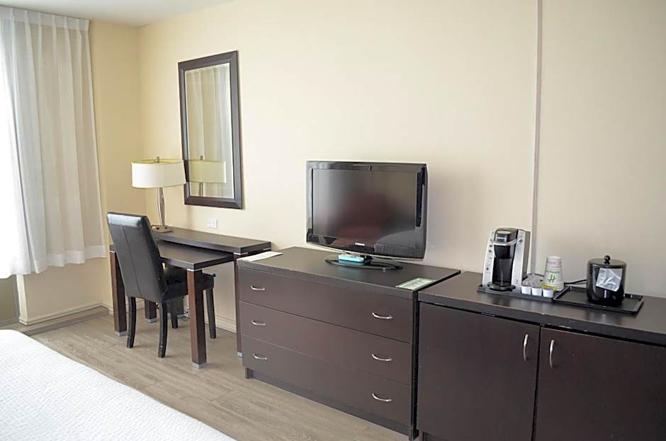 Holiday Inn & Suites Montreal Airport by IHG