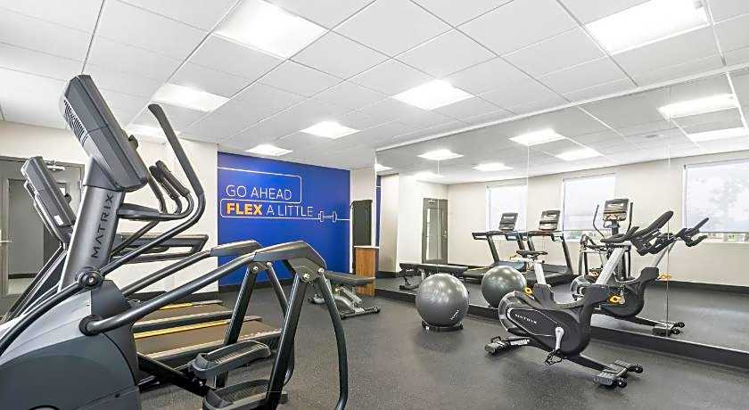 Holiday Inn Express & Suites Joplin Southeast