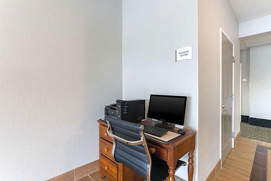 Quality Inn & Suites Ferdinand