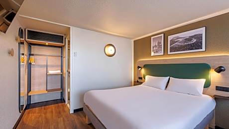 Connecting Rooms