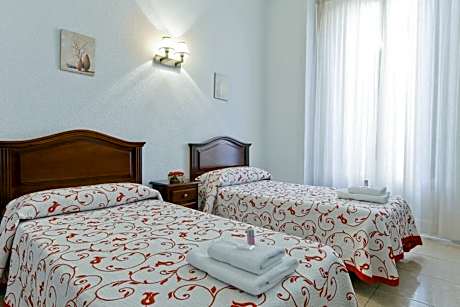 Twin Room with Shared Bathroom