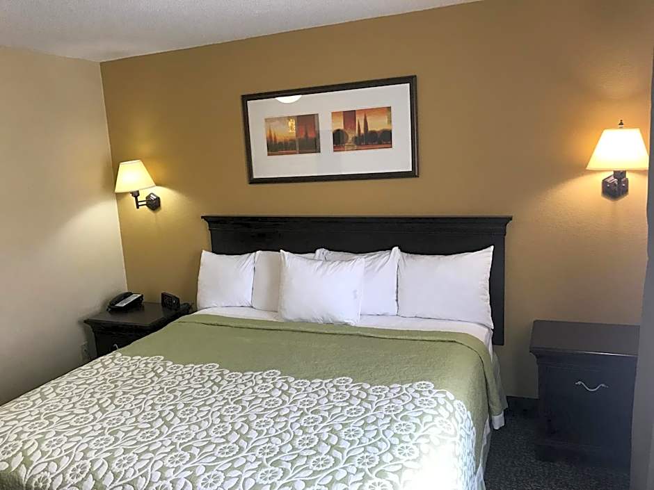 Days Inn & Suites by Wyndham Tucker/Northlake