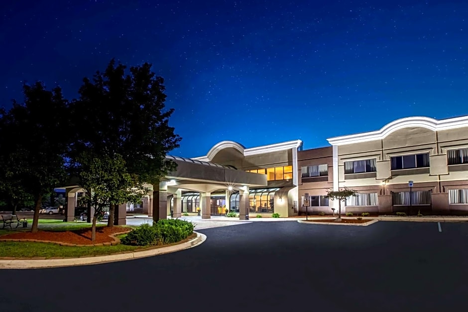 Days Inn & Suites by Wyndham Rochester Hills MI