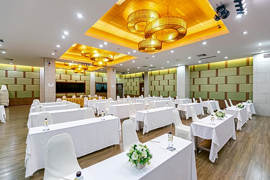 Grand Ratchapruek Hotel