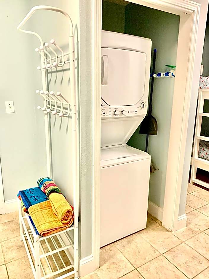 LAKETOWN 5 POOLs STEPS TO BEACH FAMILY FRIENDLY