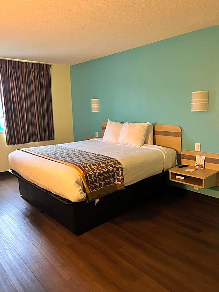 Howard Johnson by Wyndham Clarksville Tennessee