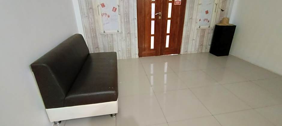 Hotel O Wisma Deli Syariah Near RSUD Nene Mallomo Sidenreng Rappang