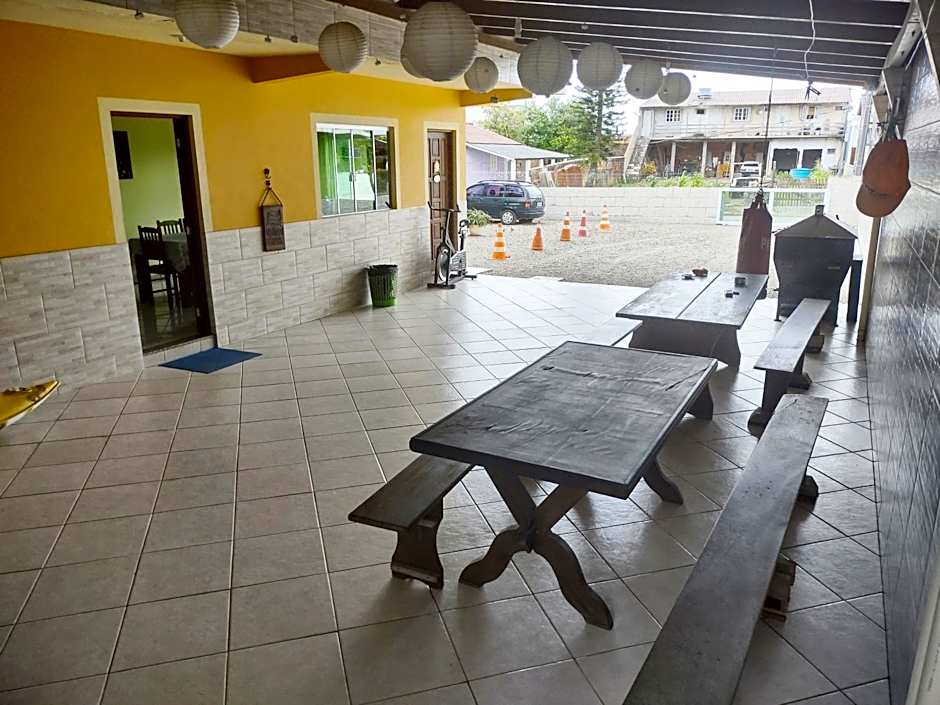Gênesis Beach Hostel! Quartos compartilhados e privativos na Pinheira