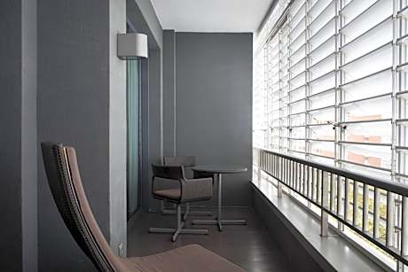 Standard King Room with Street View