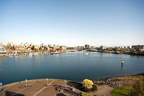 Deluxe King Room with Water View and Balcony