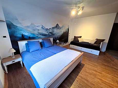 Quadruple Room with Private Bathroom