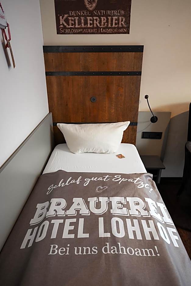 Brauerei Gasthaus Lohhof im Münchner Norden, direkt an der S1, nähe vom Flughafen, Zentrum, A92, Allianz Arena, Ruderregatta und Schießanlage G- Hochbrück entfernt, Internationale Küche