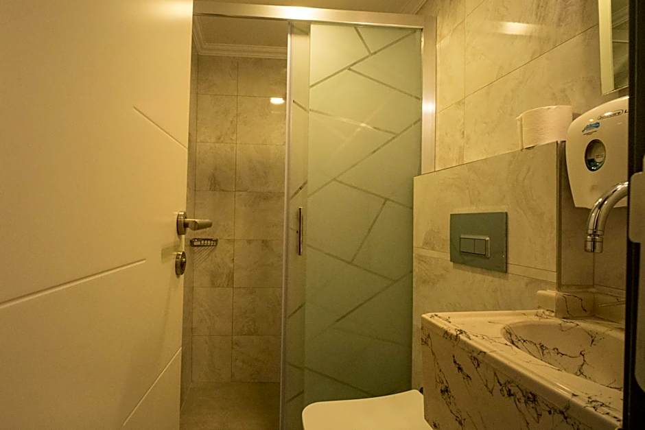 Artemis Hotel