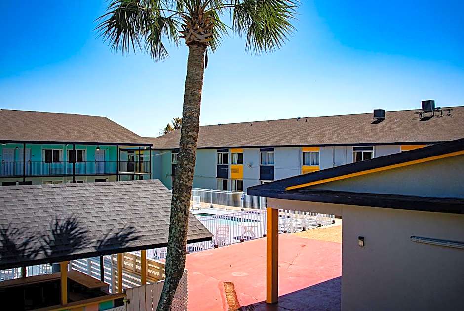 Super 8 by Wyndham Biloxi