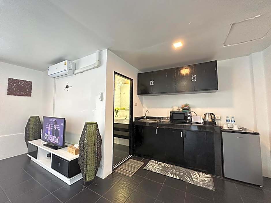 Hotel Baya Phuket - Rooftop Pool, Next to Food Market & Steps to Beach