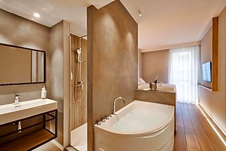 Double Room with Spa Bath
