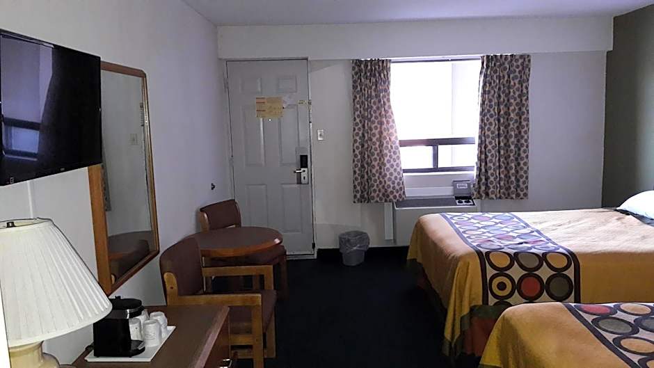 Super 8 by Wyndham Niagara Falls North