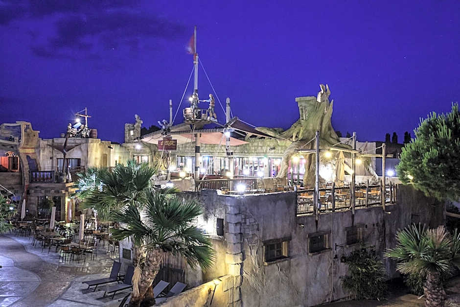 Hotel Pirates World