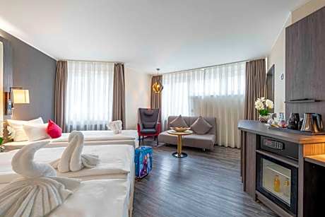 Premium Triple Room with Sitting Corner