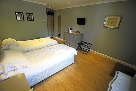Twin Room with Shower